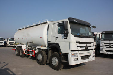 Howo 12 dreht 8x4 Massentankwagen 36m3-45m3 für Pulver-Material-Transport