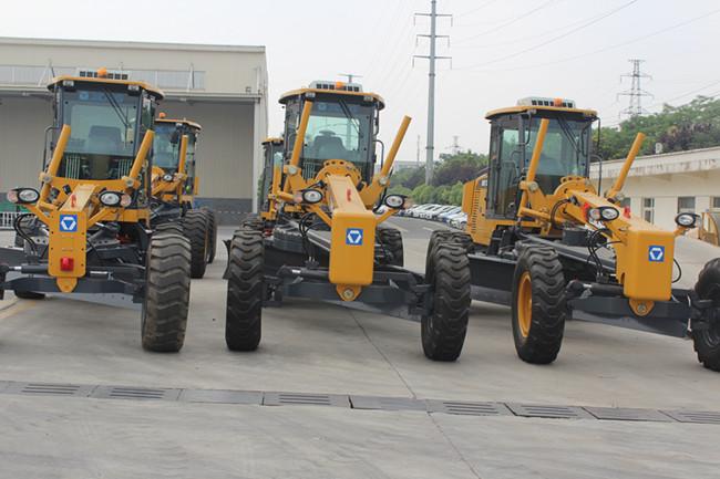 Kompakter Traktor-Straßen-Sortierer GR135 130HP 11000kg, kleiner Bewegungssortierer
